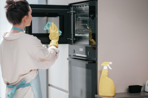 How to clean oven